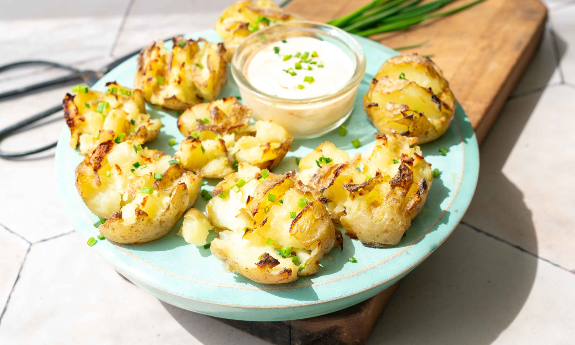 Smashed potatoes with Egmont Honey spicy mayo